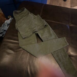 Beyond Yoga Camouflage Green Leggings